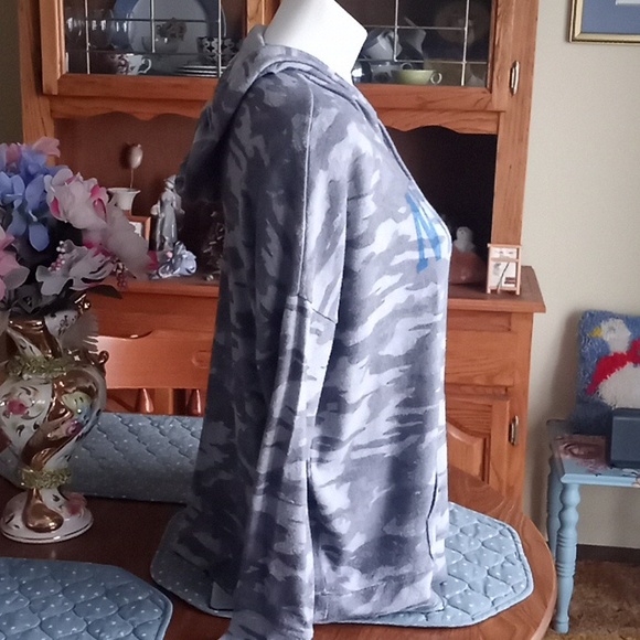 Tailgate New York Knicks Hoodie - Picture 4 of 7